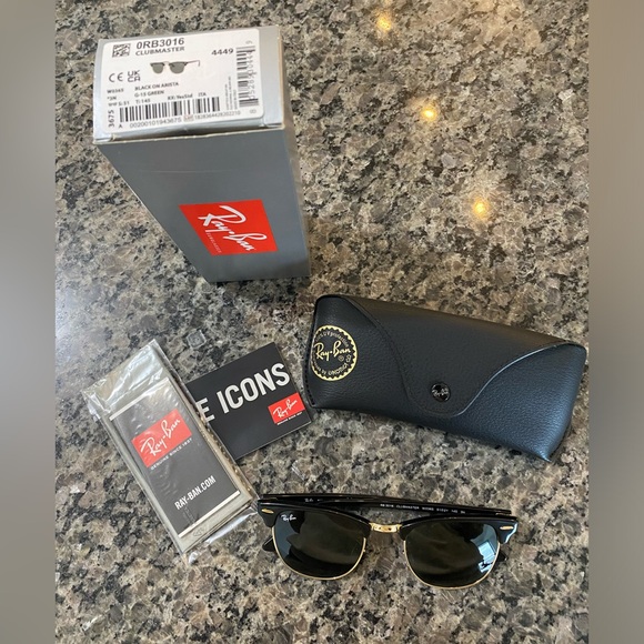 Ray-Ban Other - Brand NEW with box Ray Bans Clubmaster BLACK.